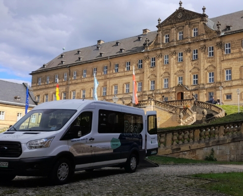 Auf der Herbstklausur der CSU-Landtagsfraktion im Kloster Banz präsentierte sich das Erfolgsprojekt Rosi-Mobil im Chiemgau mit einem Elektrofahrzeug