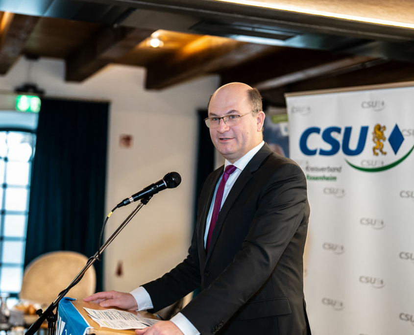 Finanzminister vAlbert Füracker beim Unternehmerfrühstück in Rosenheim