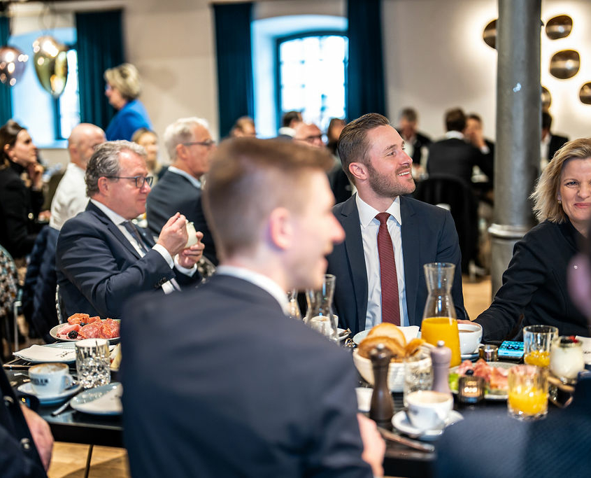 Finanzminister Albert Füracker beim Unternehmerfrühstück in Rosenheim